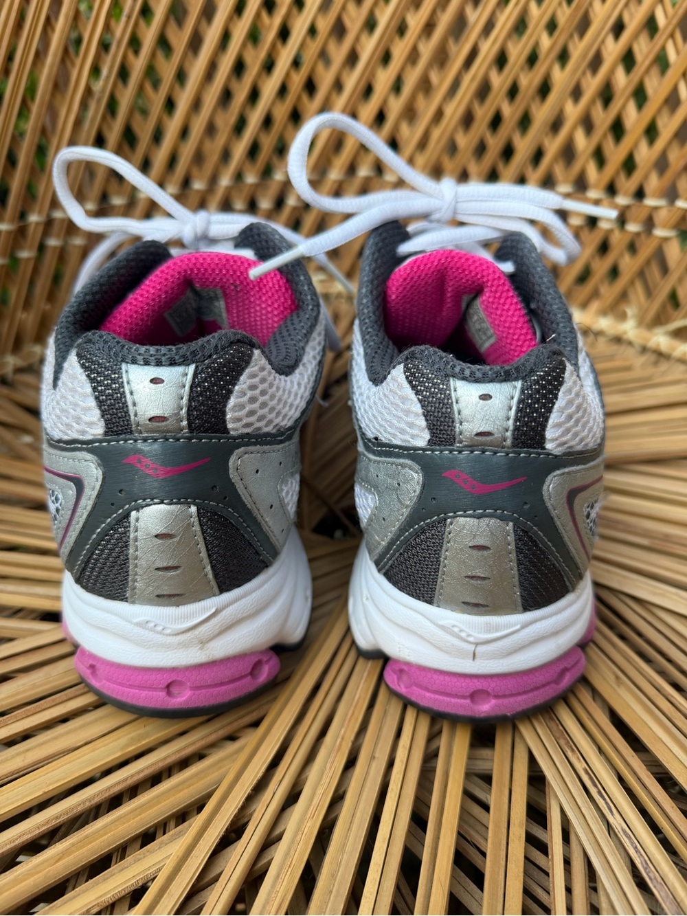 Saucony White, Silver & Pink Women's Running Shoes 9.5 - Picture 4 of 10